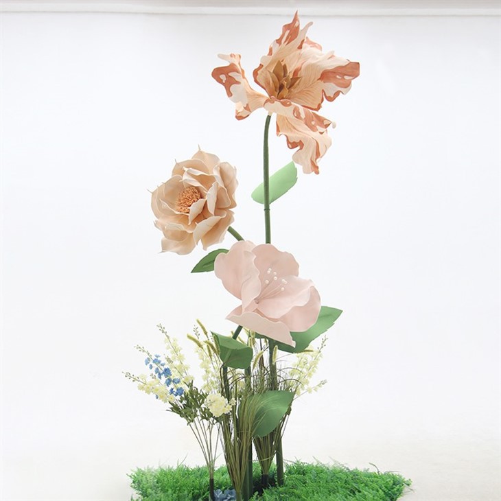 Gigantyczna kombinacja kwiatów papieru z pianki