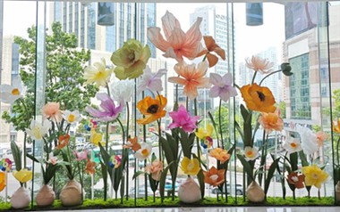 Zastosowanie i środki ostrożności dotyczące stojących kwiatów papierowych