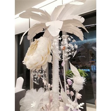 Duże papierowe drzewo kokosowe